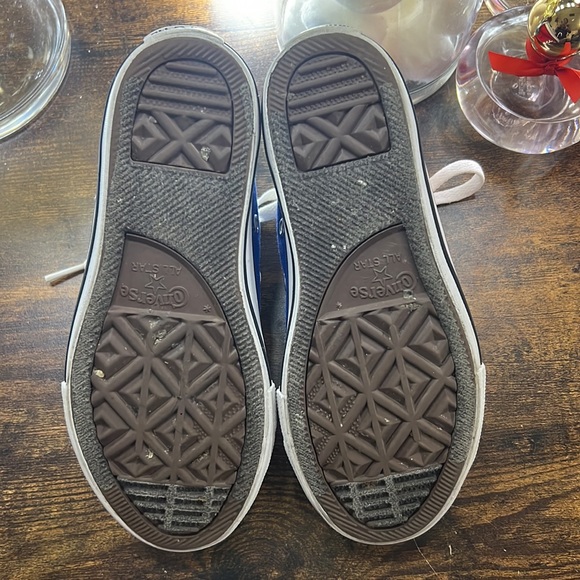 Red & blue converse kid’s size 1 my daughter wears a 2 and fit her perfect ‼️ - Picture 6 of 7